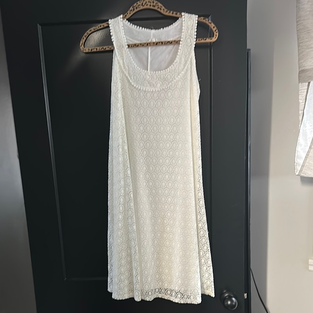 White Sleeveless Lace Dress